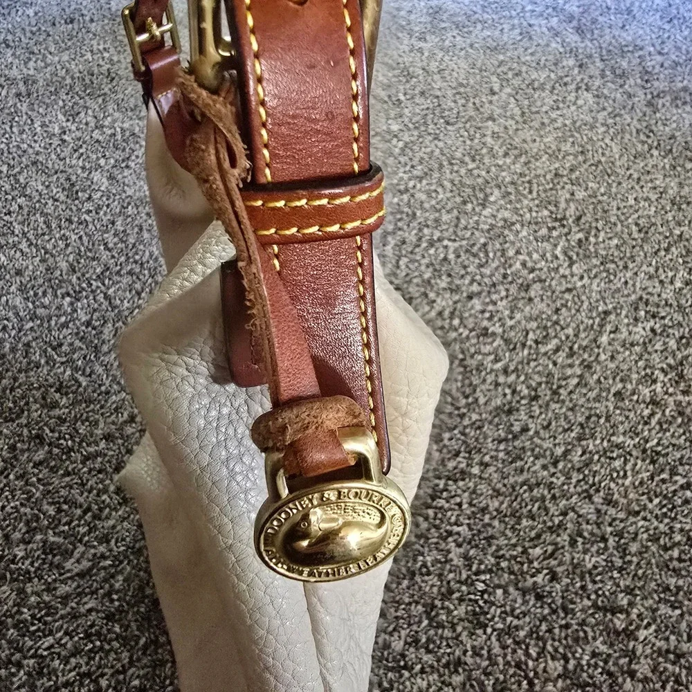 Dooney & Bourke Hobo Bag Womens Large Cream Tan All Weather Leather Vintage